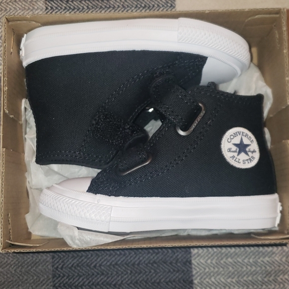 toddler size 5 black converse